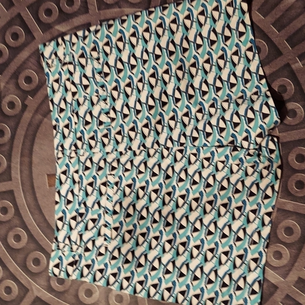 Crown And Ivy Woman Blue Beach Umbrella Print Summer Shorts - Picture 4 of 5